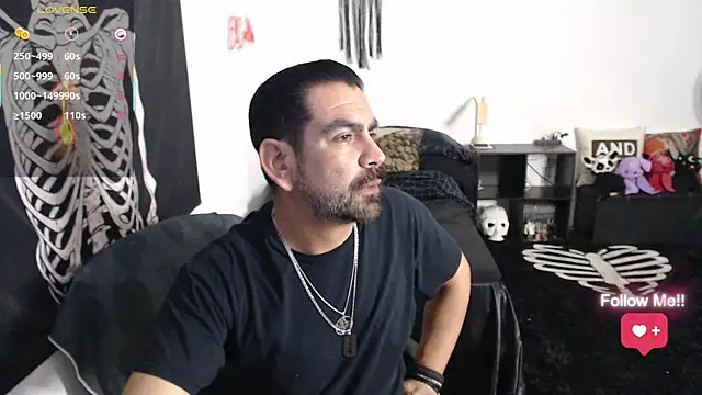soyelcarlitos  online show from April 5, 5:03 am