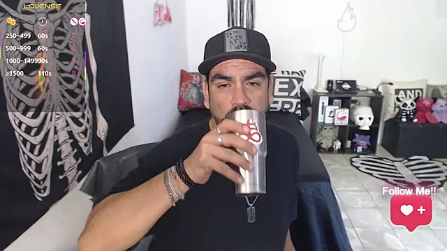 soyelcarlitos  online show from May 1, 6:57 pm