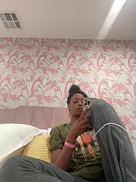mismialove online show from May 12, 9:15 am