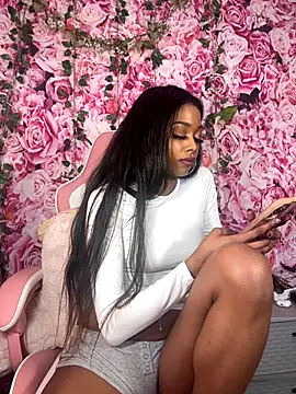 Snapshot of mismialove chatting on October 18, 3:52 am mismialove online show from October 18, 3:52 am