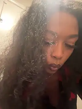 mismialove online show from April 18, 9:00 am