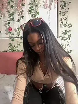 mismialove online show from June 26, 5:24 am