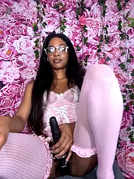 Snapshot of mismialove chatting on October 11, 5:19 am mismialove online show from October 11, 5:19 am