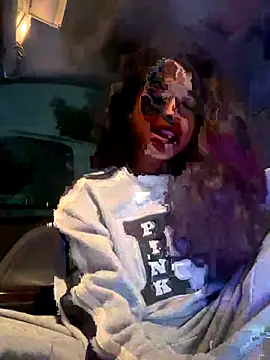 mismialove online show from December 20, 8:28 am