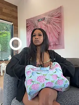 mismialove online show from February 25, 12:00 am