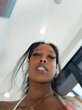 mismialove online show from February 25, 10:09 pm