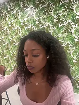 mismialove online show from May 17, 2:11 am