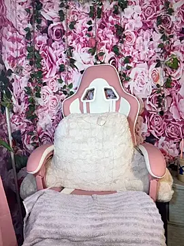 mismialove online show from October 26, 5:30 am