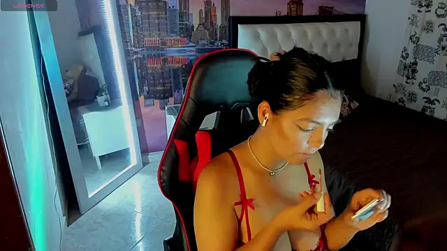 Snapshot of susan_smith18 chatting on September 23, 12:56 pm susan smith18 online show from September 23, 12:56 pm