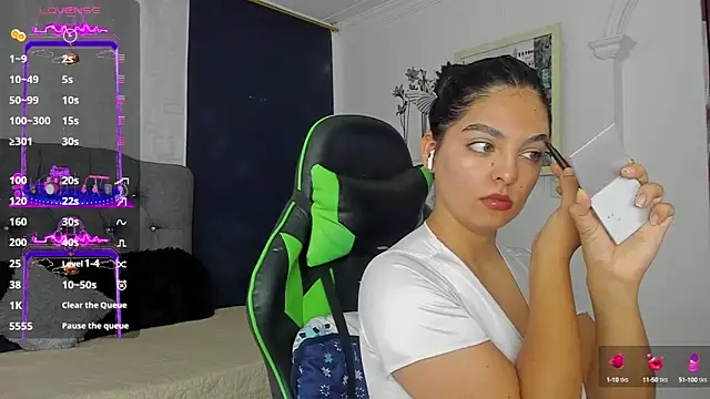 Snapshot of susan_smith18 chatting on October 6, 1:01 pm susan smith18 online show from October 6, 1:01 pm