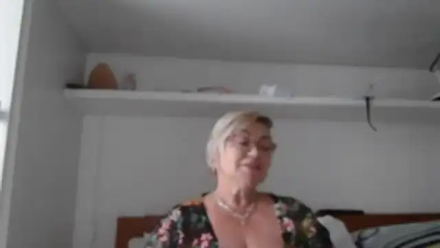 LindaL online show from November 5, 12:19 pm