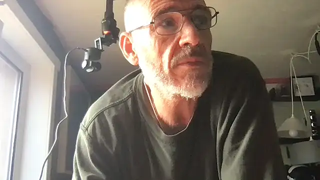 Snapshot of McPherson72 chatting on May 31, 11:05 am McPherson72 online show from May 31, 11:05 am