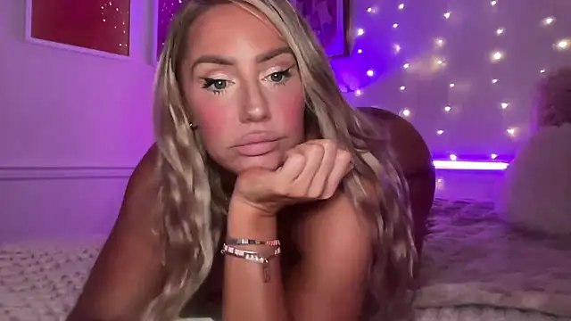 Fitnessbabe69 online show from July 11, 9:20 am