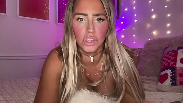 Fitnessbabe69 online show from April 26, 7:49 am