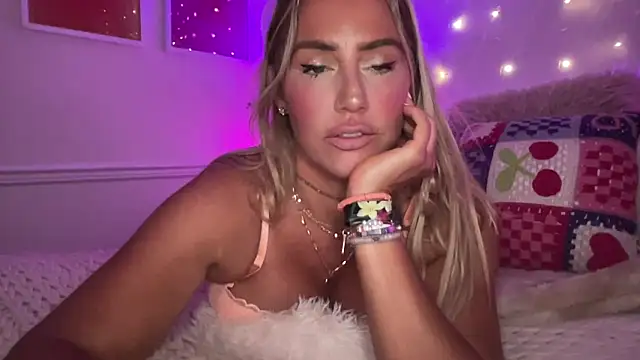 Fitnessbabe69 online show from June 10, 11:11 am