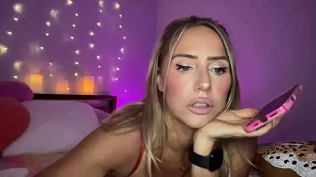 Snapshot of Fitnessbabe69 chatting on January 29, 11:41 am Fitnessbabe69 online show from January 29, 11:41 am