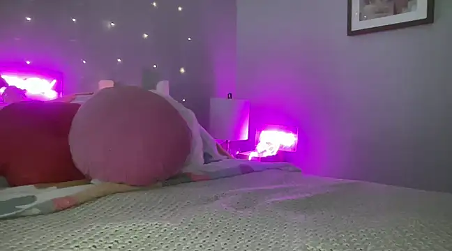 Snapshot of Fitnessbabe69 chatting on February 23, 11:55 am Fitnessbabe69 online show from February 23, 11:55 am