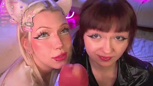 Snapshot of Wildneck chatting on February 10, 9:03 pm Wildneck online show from February 10, 9:03 pm