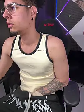 bigryann23 online show from June 15, 10:42 pm