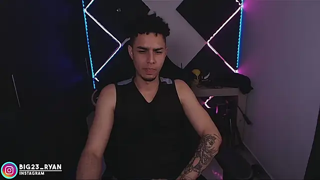 bigryann23 online show from April 15, 2:28 am