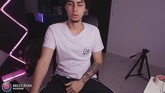 bigryann23 online show from November 29, 3:28 am