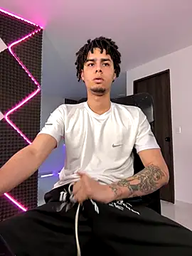 bigryann23 online show from November 18, 9:40 pm