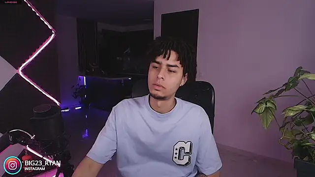 bigryann23 online show from November 16, 2:27 am