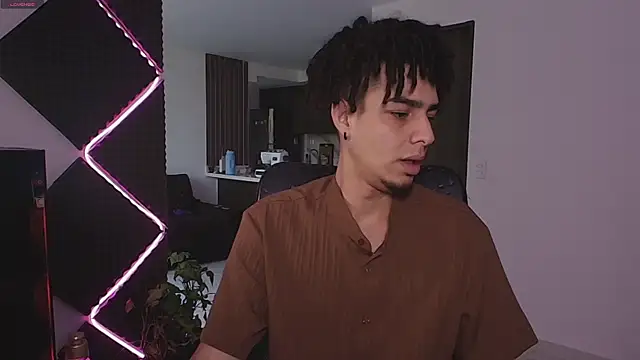 bigryann23 online show from December 1, 9:04 pm